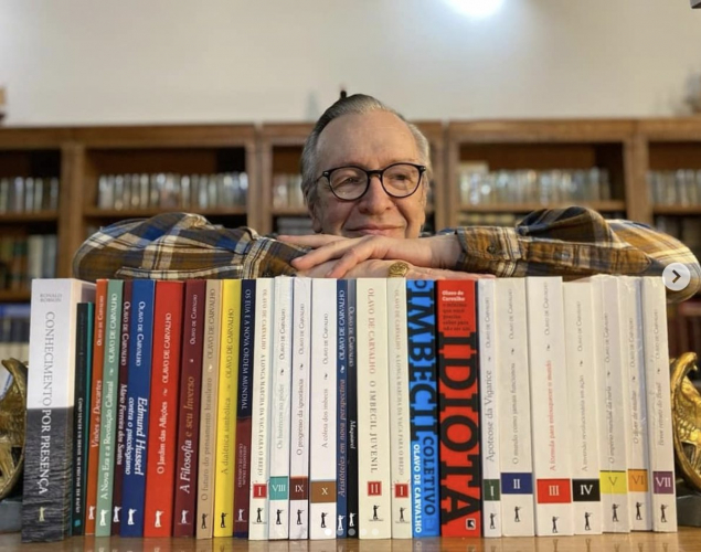 Olavo de Carvalho influenciou massa de eleitores e criou núcleo da militância bolsonarista, avalia deputado