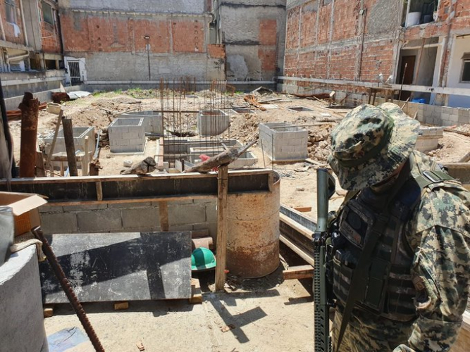 Polícia prende 32 pessoas durante ocupação nas comunidades do Jacarezinho e Muzema (RJ)
