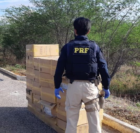 Motorista morre após capotar carro com carga de cigarros contrabandeados na BR-110 no RN