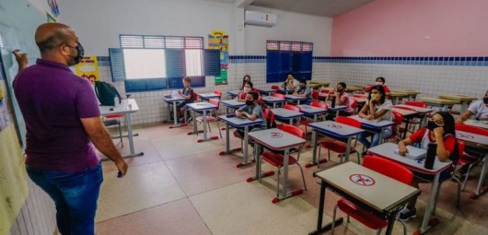 Sindicato dos professores recusa proposta de aumento de 15% no salário oferecido pela prefeitura de João Pessoa