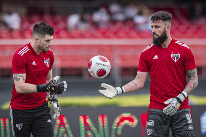 Volpi ou Jandrei? Ceni responde sobre titularidade no gol do São Paulo após empate com Ituano