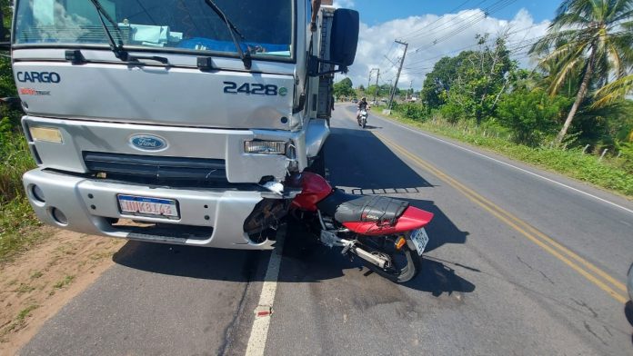 Motociclista morre após bater em caminhão na Grande Natal