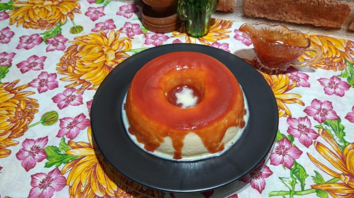 Saiba como preparar um pudim de queijo coalho com goiabada cremosa