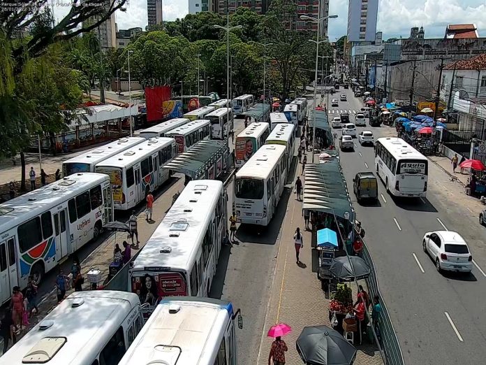 Motoristas de ônibus de João Pessoa fazem paralisação por reajuste salarial