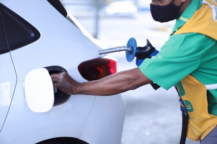 Governadores pedem mais diálogo sobre mudança no ICMS dos combustíveis