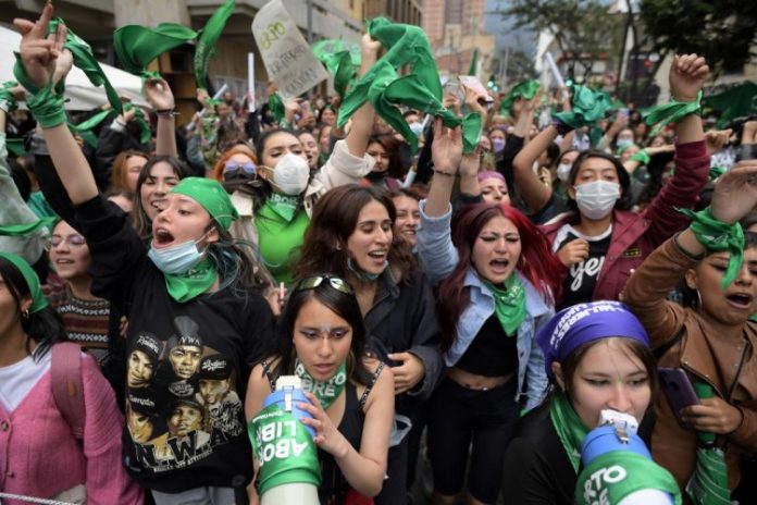 Colômbia descriminaliza aborto até 24ª semana de gravidez