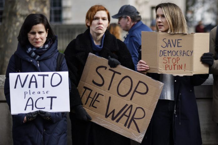 Grupo Anonymous declara guerra cibernética à Rússia