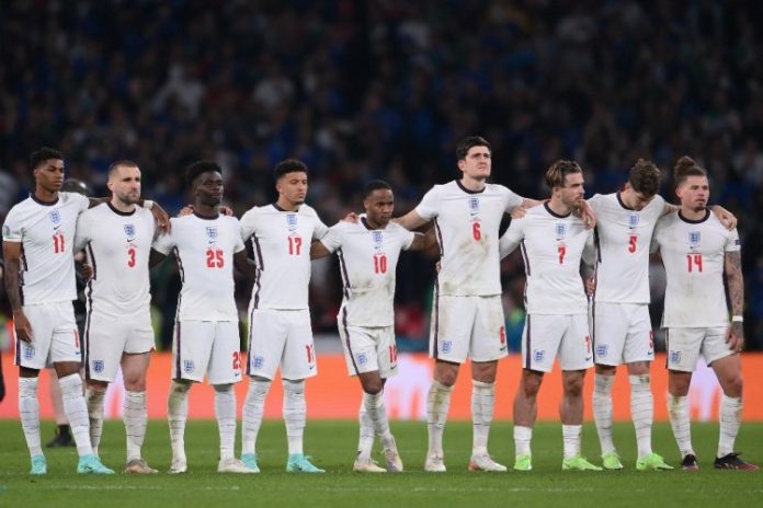 Federação Inglesa de Futebol anuncia que não jogará contra a Rússia