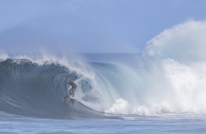 Aos 49 anos, Kelly Slater é campeão em Pipeline, na 1ª etapa do Mundial de Surfe