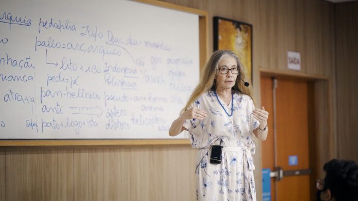 Curso Completo de Português do Zarinha Centro de Cultura melhora desempenho em concursos e na carreira profissional
