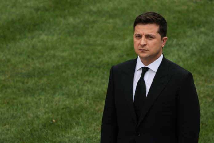 Presidente da Ucrânia desmente fuga de Kiev em vídeo: ‘Estamos defendendo nossa independência’