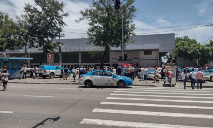 Vendedor de balas é morto por policial militar à paisana em Niterói