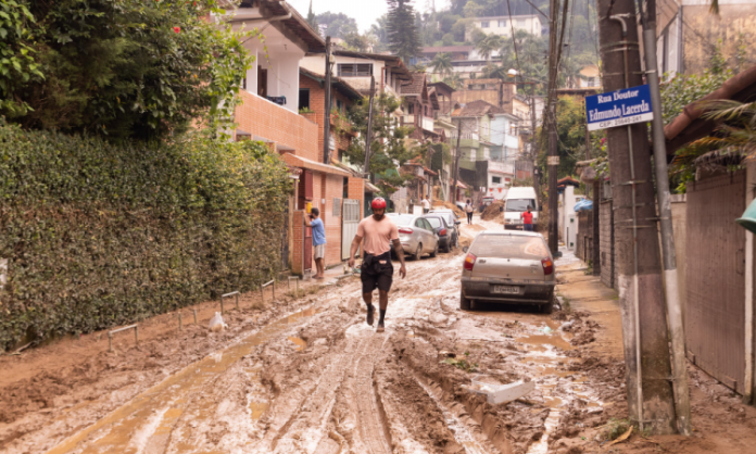 Defesa Civil de Petrópolis emite alerta de fortes chuvas nesta sexta; moradores recebem SMS