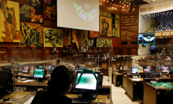 Assembleia Nacional do Equador descriminaliza aborto em casos de estupro