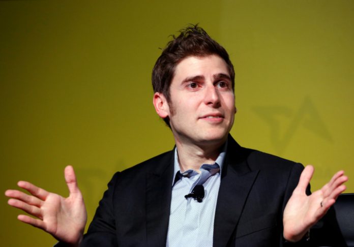 Eduardo Saverin perde R$ 22 bilhões com queda em ações do Facebook e deixa posto de brasileiro mais rico do mundo
