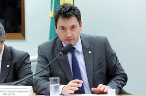 Projeto de lei não altera regras de análise e vetos de pesticidas, afirma deputado
