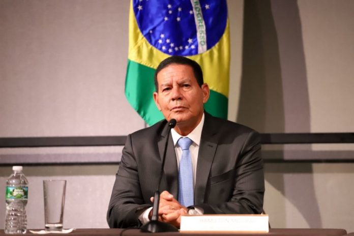 Mourão classifica regulação das mídias defendida por Lula como ‘ato criminoso’