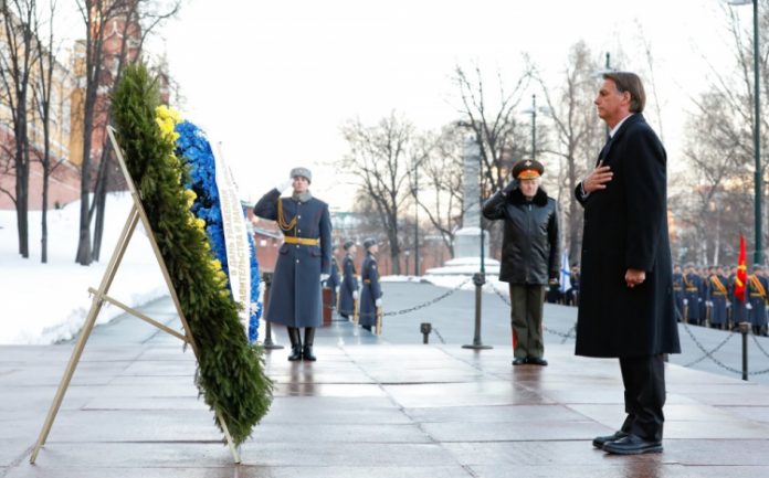 Bolsonaro de Moscou reage a Petrópolis e se mostra bem diferente do Bolsonaro que preside o Brasil