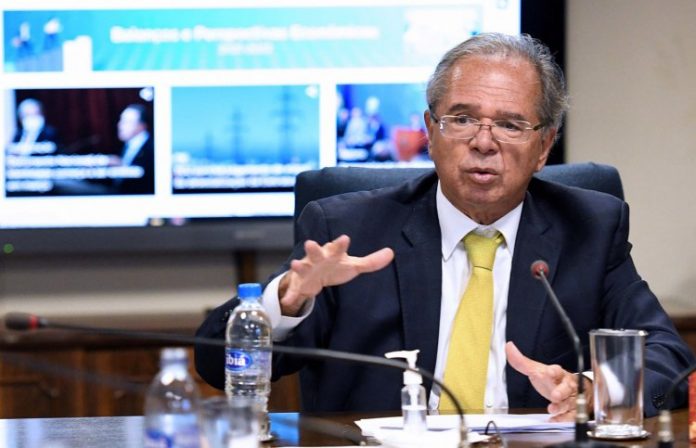 Guedes anuncia corte de 25% no IPI para impulsionar ‘reindustrialização’ no Brasil