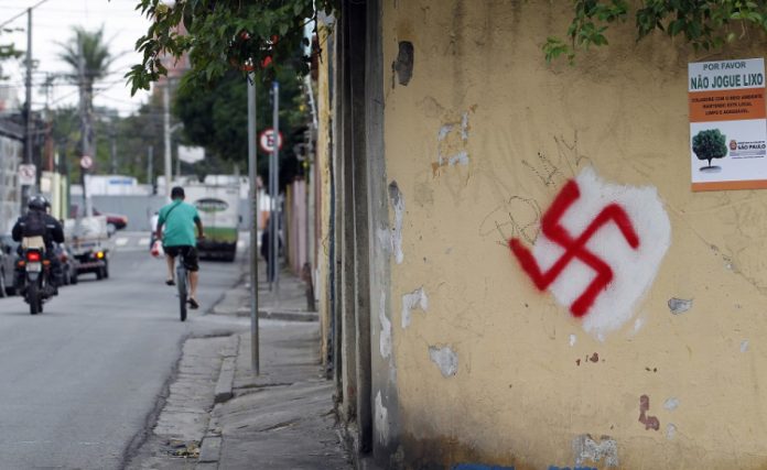 O perigo de ser, aceitar ou praticar o nazismo sem você perceber