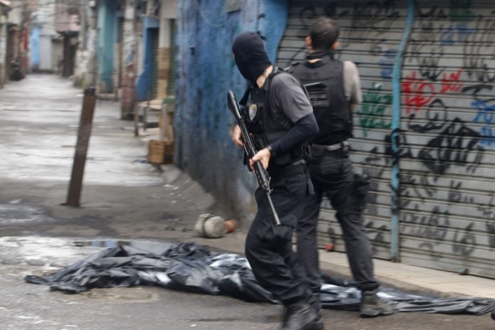 74% das escolas municipais do Rio foram afetadas por tiroteios em 2019, aponta estudo