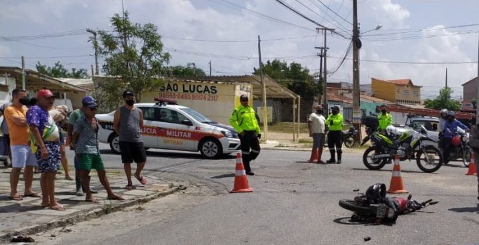 Homem morre após bater moto e ser atropelado por ônibus em Campina Grande
