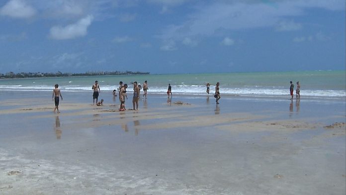 Litoral da Paraíba tem nove trechos de praias impróprios para banho neste fim de semana