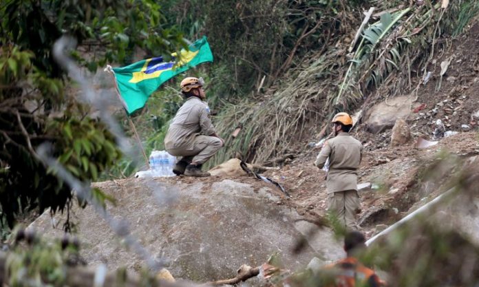 Número de mortos pelas chuvas em Petrópolis sobe para 171; 124 já foram identificados