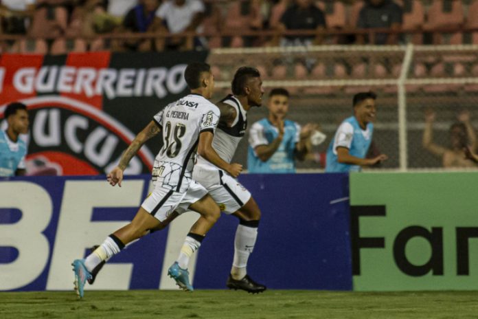 No primeiro jogo sem Sylvinho, Corinthians vira sobre o Ituano com brilho de Paulinho