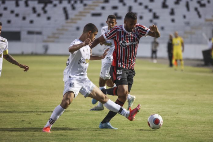 São Paulo vira contra a Ponte Preta no fim e chega ao segundo lugar do grupo
