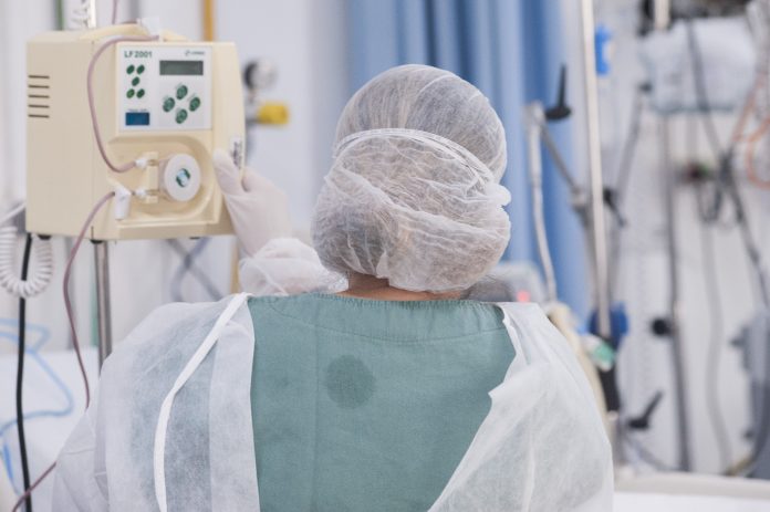 Estado e municípios gastaram R$ 1 bilhão a menos do que receberam na pandemia, diz TCE-PB