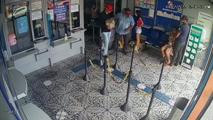 Grupo armado assalta lotérica e rende funcionários e clientes, em Fagundes, na Paraíba