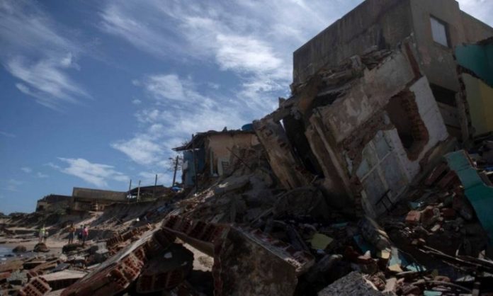 Entenda por que o balneário brasileiro Atafona está desaparecendo com o avanço do mar