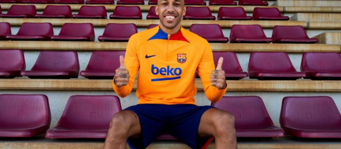 Barcelona oficializa contratação de atacante Aubameyang até junho de 2025