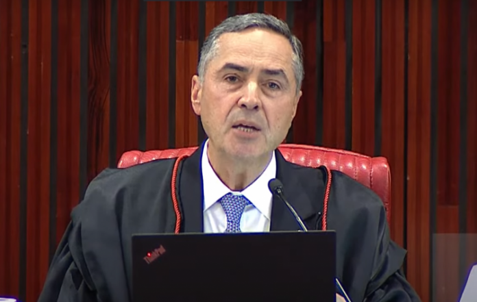 ‘São os mercenários que fazem mal à democracia’, diz Barroso sobre disseminação de fake news