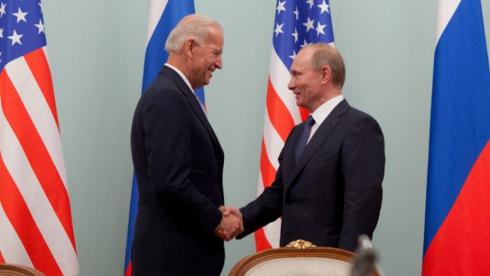 Biden e Putin irão conversar sobre situação na Ucrânia