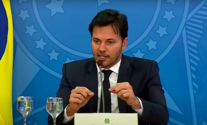 Cotado para vice de Bolsonaro, Fábio Faria desiste de candidatura ao Senado e diz que permanecerá no Ministério das Comunicações