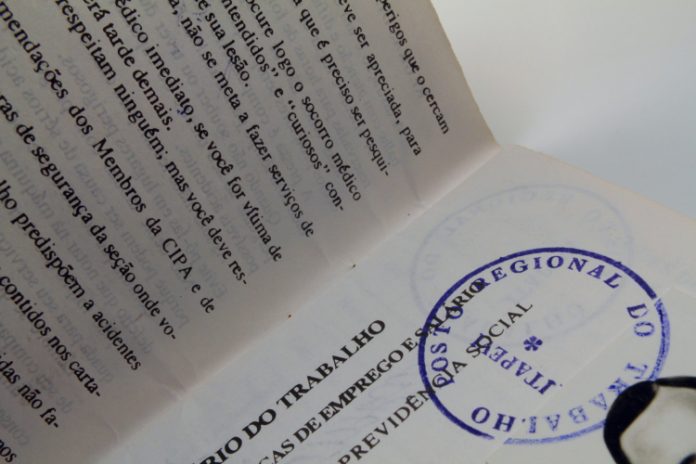 IBGE: Desemprego recua para 11,1% em dezembro, mas renda atinge mínima histórica