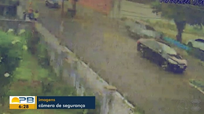Jovem de 20 anos morre após colisão entre carro e moto no Centro de João Pessoa