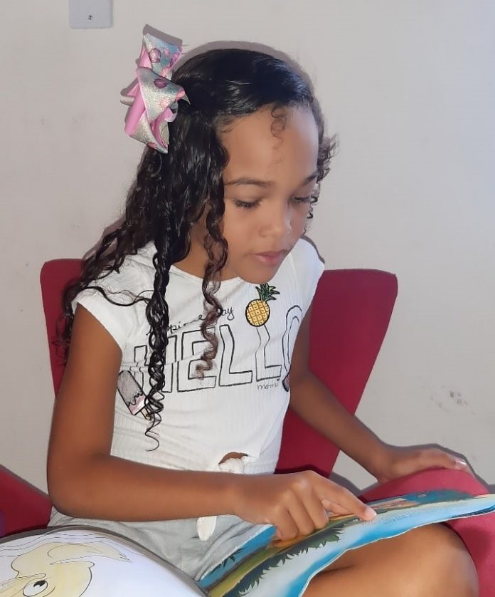 Mãe relata que filha de 7 anos ainda não consegue ler após enfrentar pandemia e escola interditada: ‘angustiante’