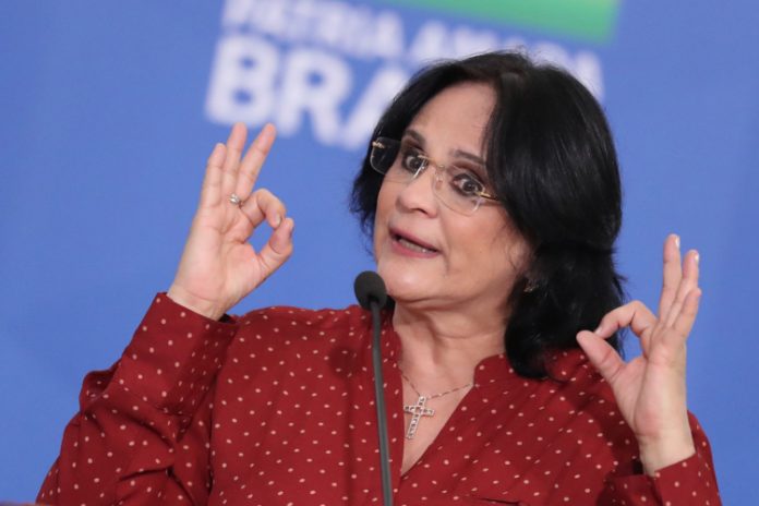 Damares diz querer ser a primeira mulher presidente do Senado Federal