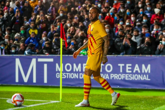 Barcelona deixa Daniel Alves de fora da lista de inscritos da Liga Europa