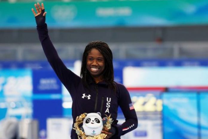 Americana leva ouro na patinação após ‘herdar’ vaga da colega