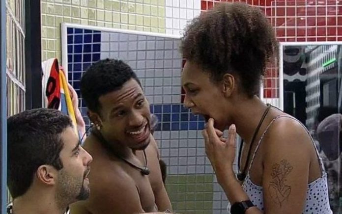 Jessilane quebra dente em festa do ‘BBB 22’ e pede ajuda para encontrá-lo; veja