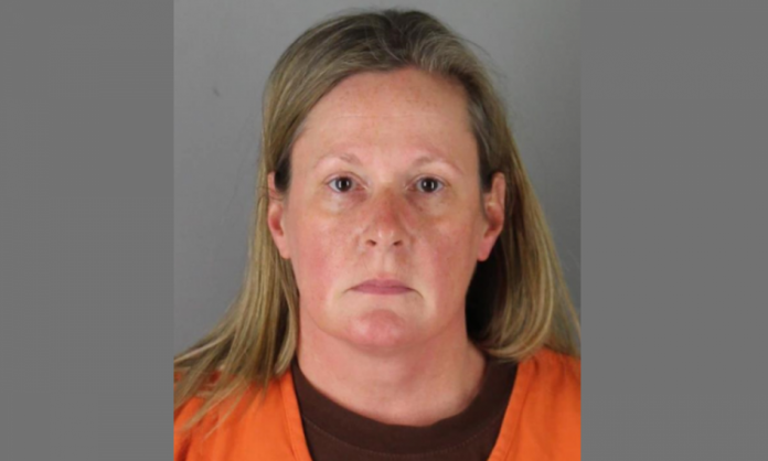 Ex-policial que matou jovem negro durante abordagem é condenada a 2 anos de prisão nos EUA