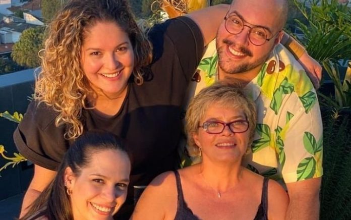 Após exposição no ‘BBB 22’, mãe e irmã de Tiago Abravanel explicam relação com Silvio Santos