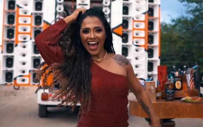 Rainha do Piseiro é presa em flagrante no Ceará por importunação sexual e ato obsceno