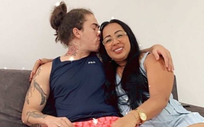 Mãe de Whindersson se desculpa após falar mal de ex-noras e deixar filho ‘morto de vergonha’