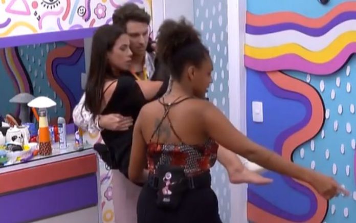 Festa do ‘BBB 22’ tem ‘casamento’, sexo e atendimento médico; veja o que rolou