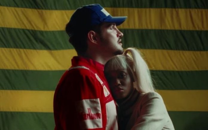 Jão lança clipe de ‘Idiota’ e bomba ao reproduzir casais como Xuxa e Ayrton Senna; assista